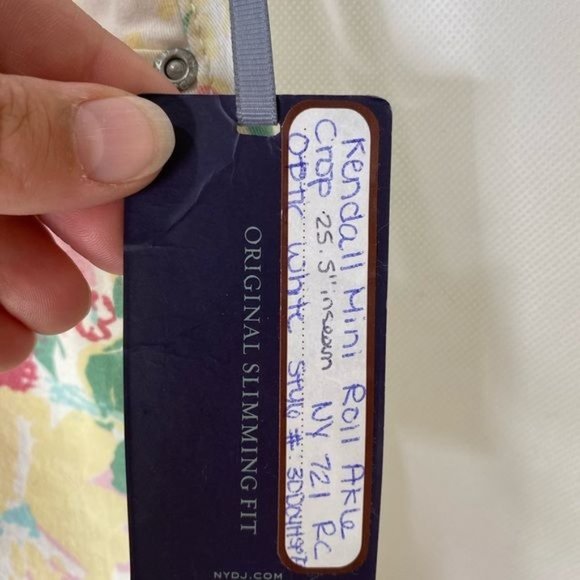 NWT NYDJ Kendall Printed Roll Cuff Ankle Jean lift tuck tech White Floral size 6 - Picture 3 of 13